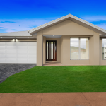 33 Saltaire Drive, STRATHTULLOH, VIC 3338 AUS